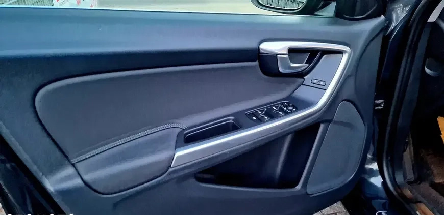 Volvo V60 cena 37999 przebieg: 200000, rok produkcji 2013 z Gąbin małe 562